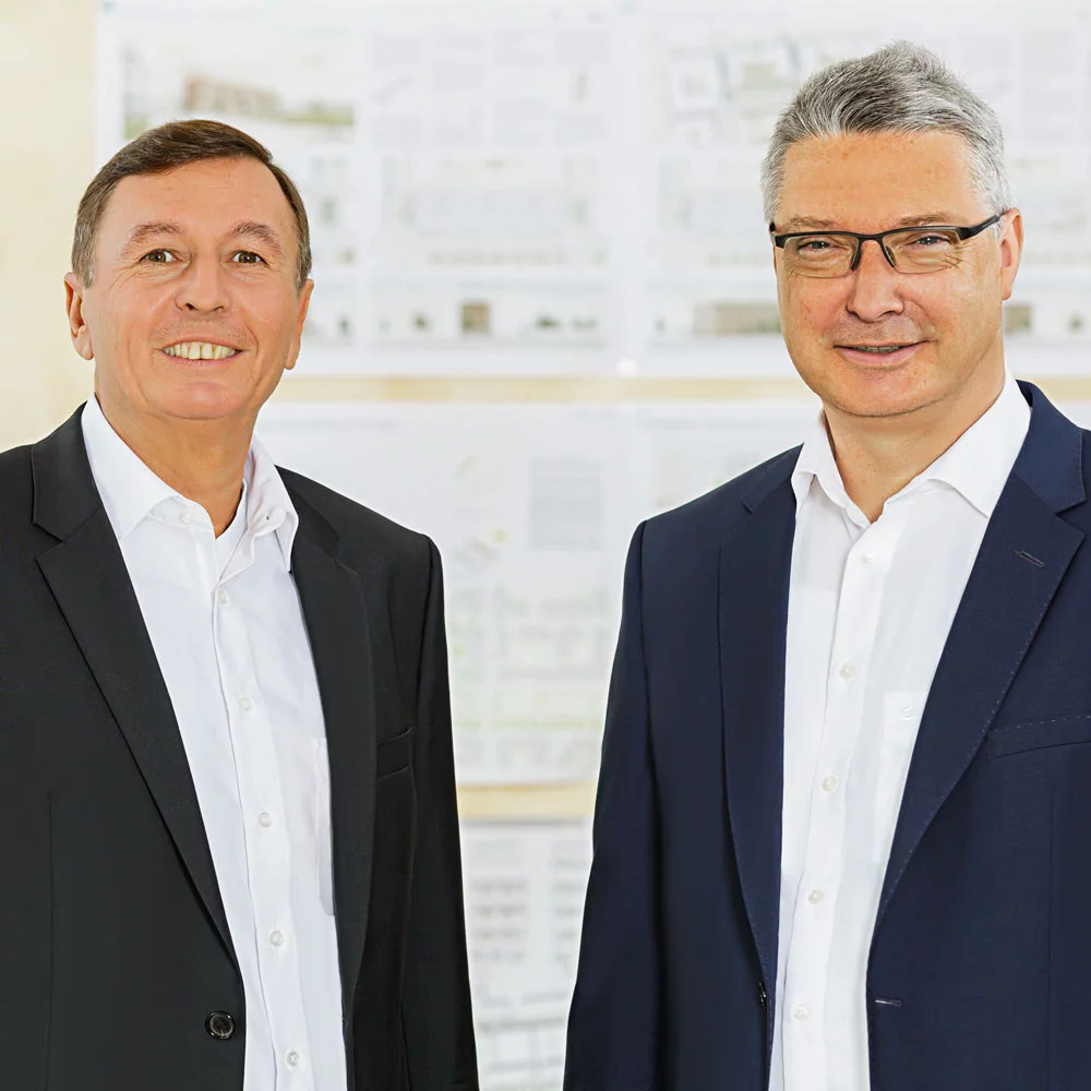 Vorstand der BGC Der Vorstand der BGC steht nebeneinander und lächelt in die Kamera